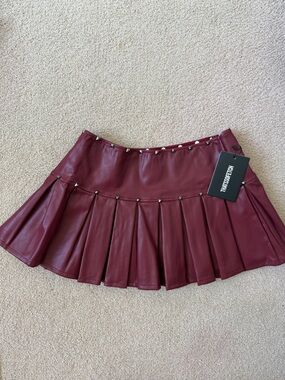 Pleated Faux Leather Mini Skirt with Stud Trim - Wine